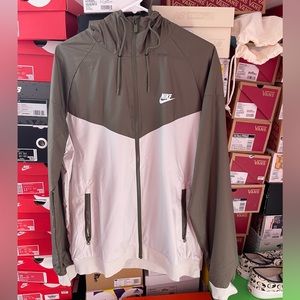 BRAND NEW NIKE SPORTSWEAR WINDRUNNER JACKET SZ L